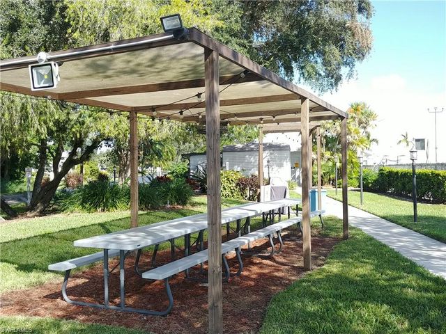 4681 Lakeside Club BLVD 11, Fort Myers, FL 33905