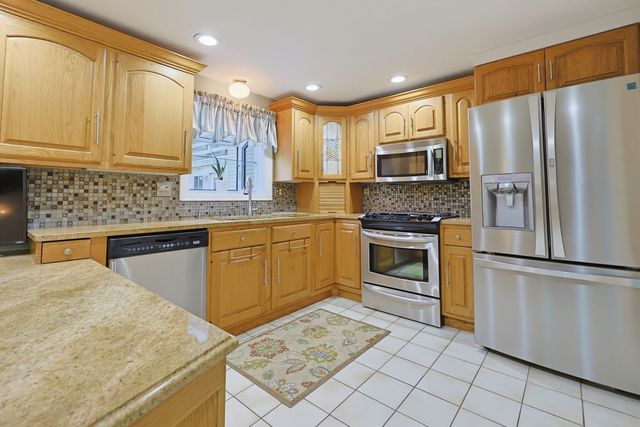 35 Union Sq 35, Randolph, MA 02368