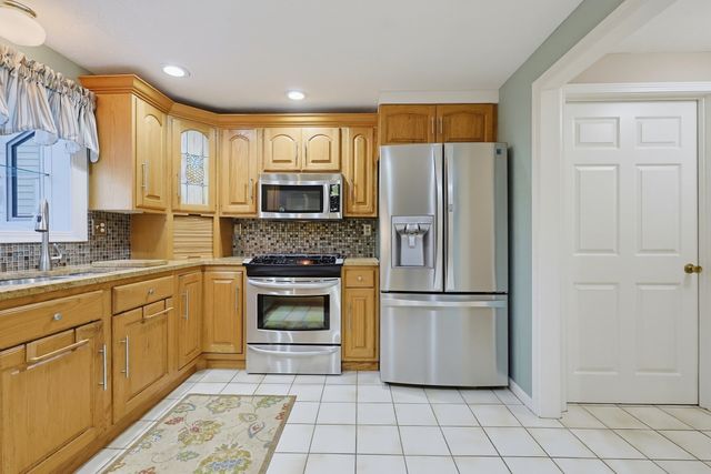 35 Union Sq 35, Randolph, MA 02368