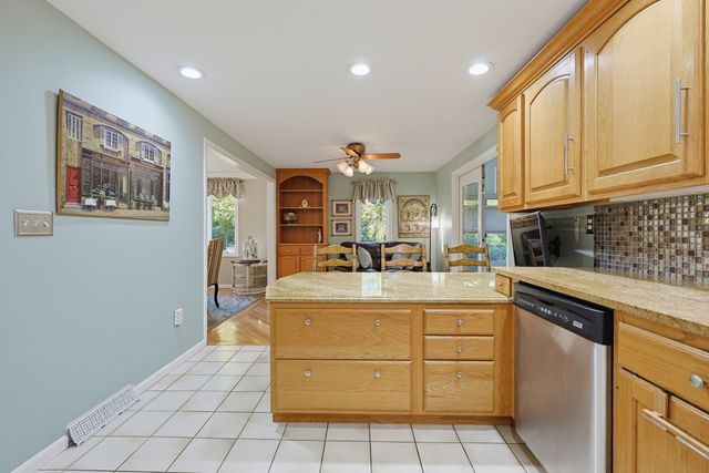 35 Union Sq 35, Randolph, MA 02368