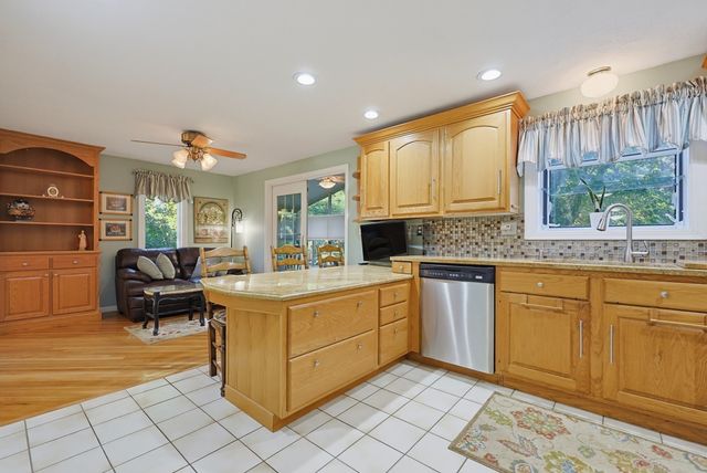 35 Union Sq 35, Randolph, MA 02368