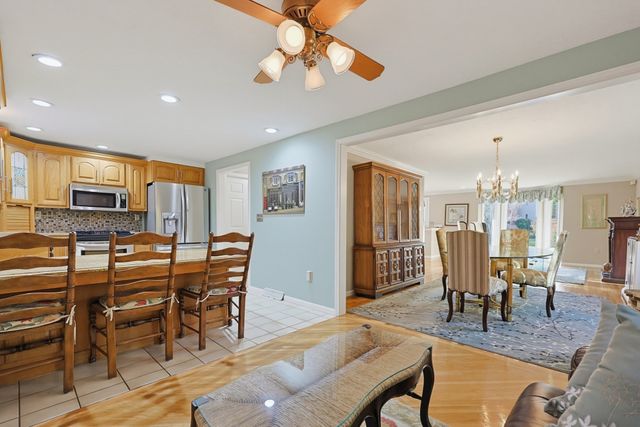 35 Union Sq 35, Randolph, MA 02368