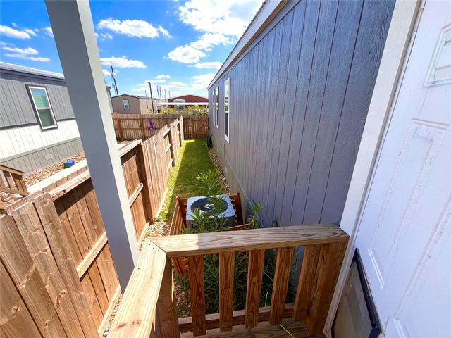 158 Mooney Road, Pearland, TX 77581