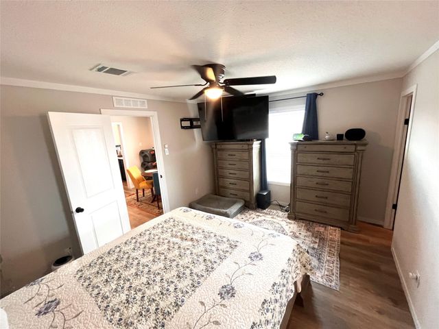 158 Mooney Road, Pearland, TX 77581