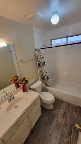 11411 Amber Valley Court, Houston, TX 77066