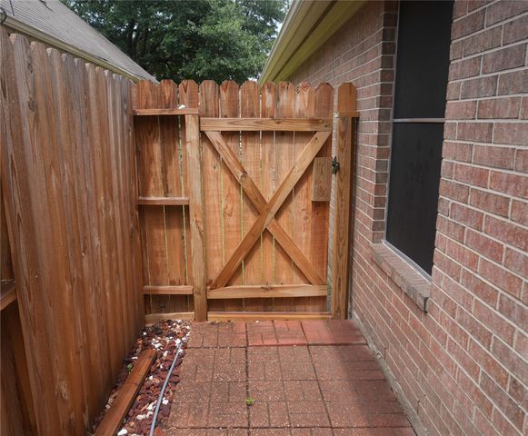 11411 Amber Valley Court, Houston, TX 77066