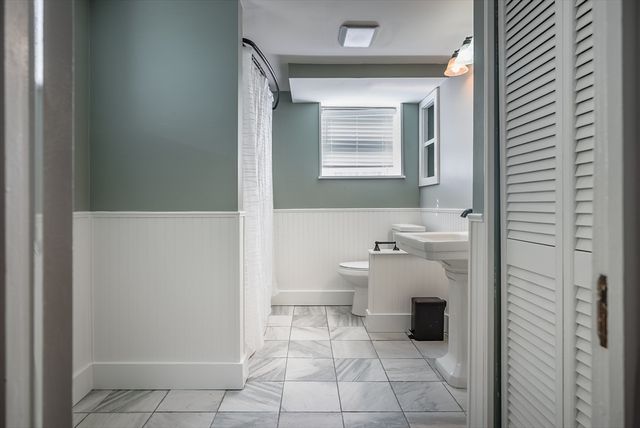 58 Oaklawn St, New Bedford, MA 02744