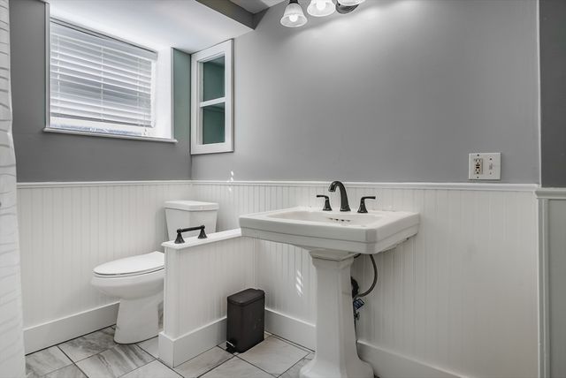 58 Oaklawn St, New Bedford, MA 02744