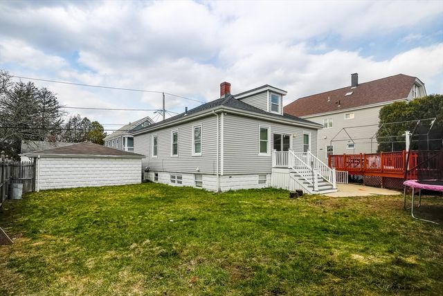 58 Oaklawn St, New Bedford, MA 02744