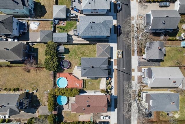 58 Oaklawn St, New Bedford, MA 02744