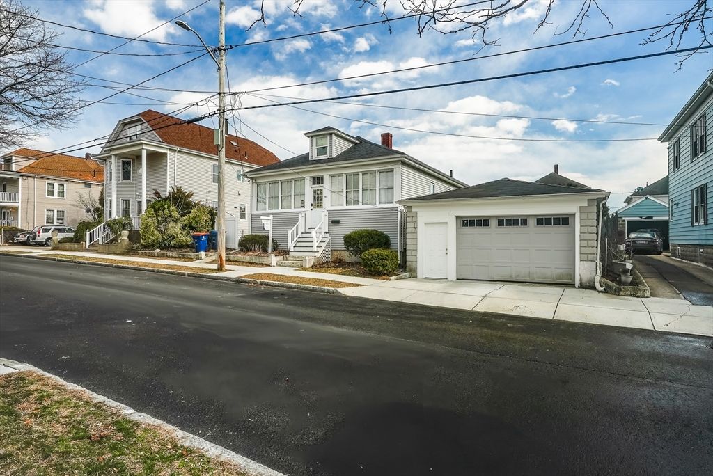 58 Oaklawn St, New Bedford, MA 02744