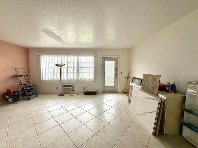 343 Chatham Q, West Palm Beach, FL 33417