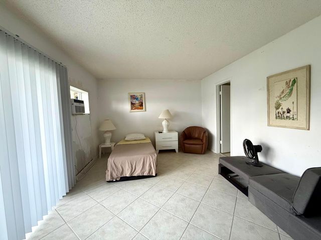 343 Chatham Q, West Palm Beach, FL 33417