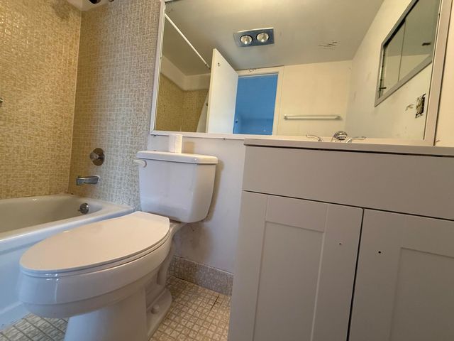 343 Chatham Q, West Palm Beach, FL 33417