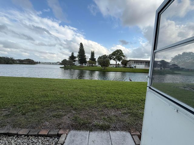 343 Chatham Q, West Palm Beach, FL 33417