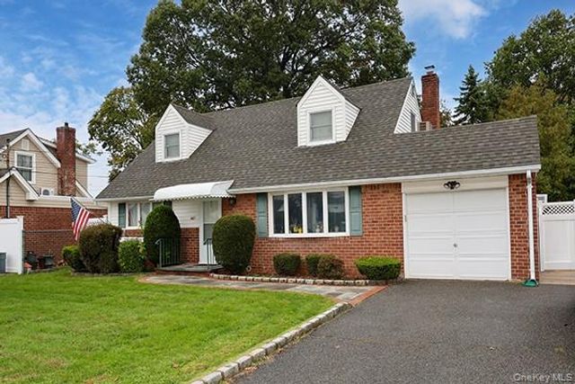 467 Von Elm Avenue, East Meadow, NY 11554