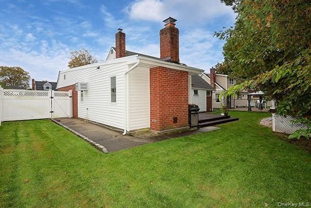 467 Von Elm Avenue, East Meadow, NY 11554