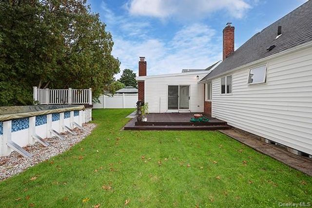 467 Von Elm Avenue, East Meadow, NY 11554