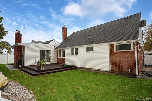467 Von Elm Avenue, East Meadow, NY 11554