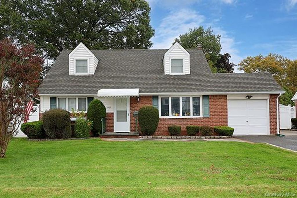 467 Von Elm Avenue, East Meadow, NY 11554