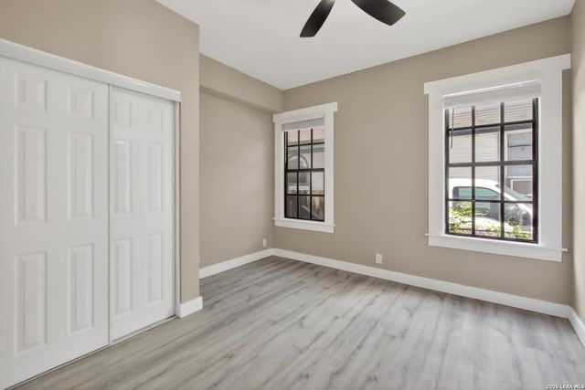 906 W Craig, San Antonio, TX 78201