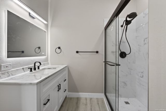 906 W Craig, San Antonio, TX 78201