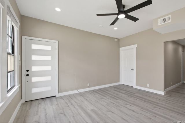 906 W Craig, San Antonio, TX 78201