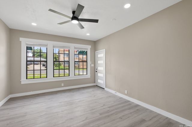 906 W Craig, San Antonio, TX 78201