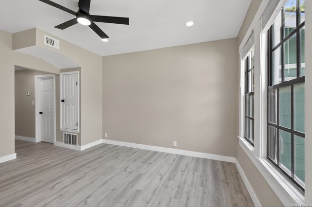 906 W Craig, San Antonio, TX 78201