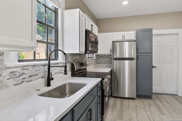 906 W Craig, San Antonio, TX 78201