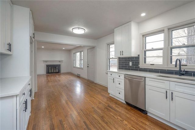 7405 Glenwood Lane, Overland Park, KS 66204