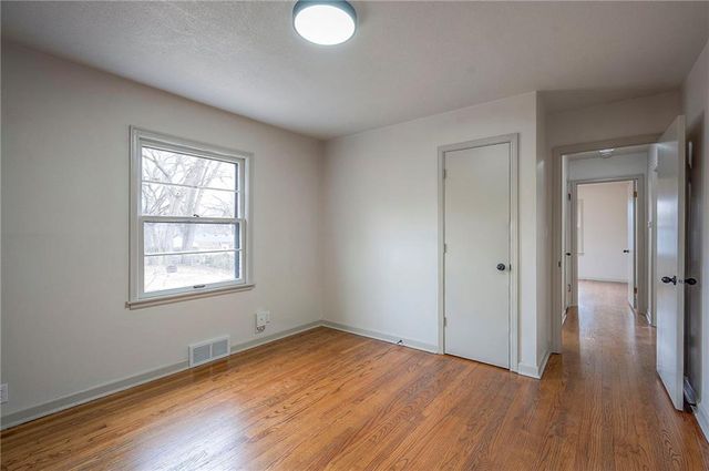 7405 Glenwood Lane, Overland Park, KS 66204