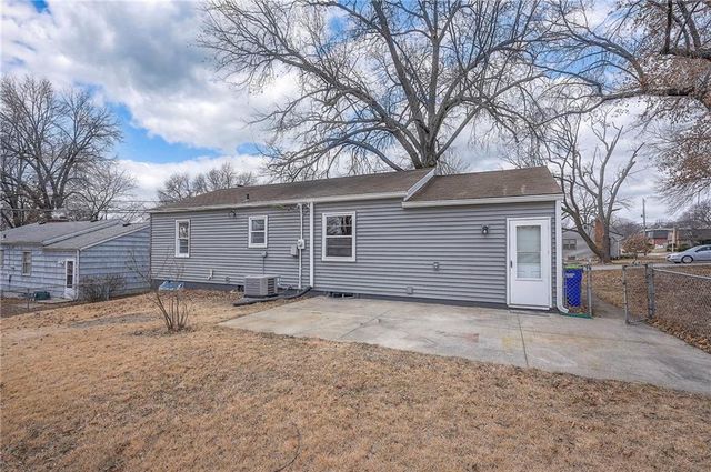 7405 Glenwood Lane, Overland Park, KS 66204