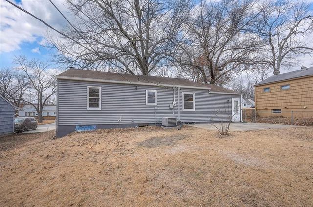 7405 Glenwood Lane, Overland Park, KS 66204