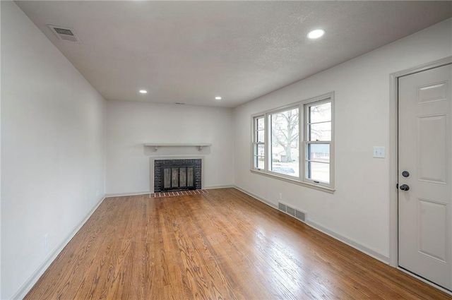 7405 Glenwood Lane, Overland Park, KS 66204