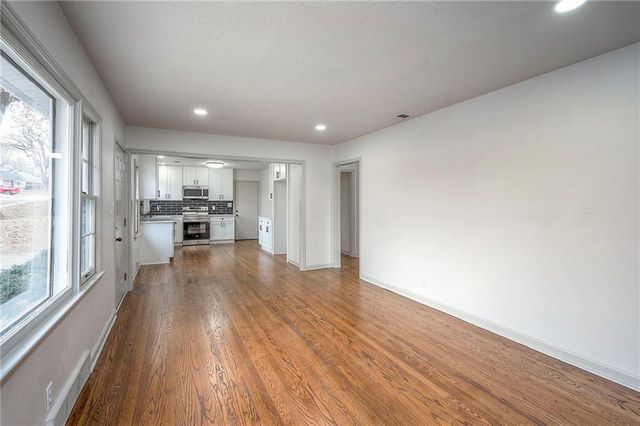 7405 Glenwood Lane, Overland Park, KS 66204