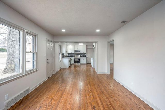 7405 Glenwood Lane, Overland Park, KS 66204