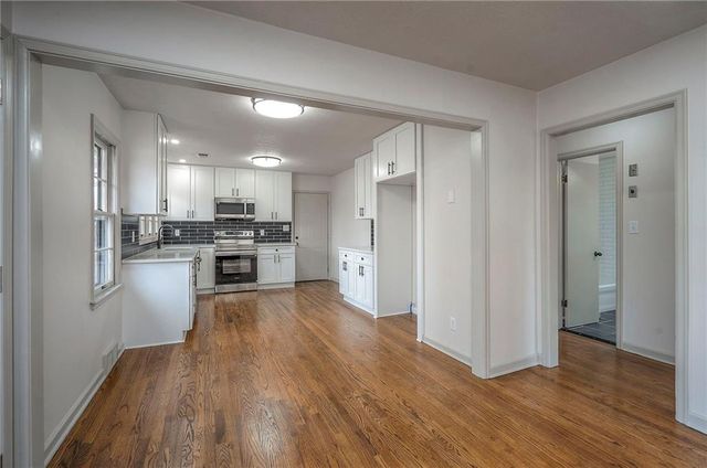 7405 Glenwood Lane, Overland Park, KS 66204