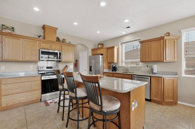 1017 Threadgrass Road NE, Rio Rancho, NM 87144