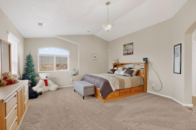 1017 Threadgrass Road NE, Rio Rancho, NM 87144