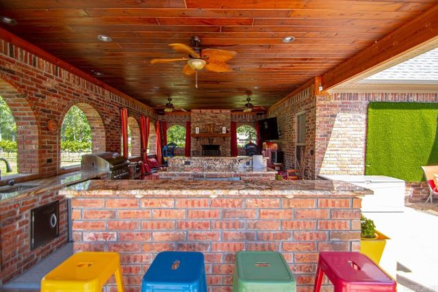 42 Oakwood Drive, Vilonia, AR 72173
