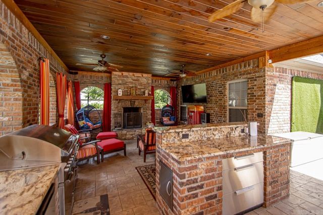 42 Oakwood Drive, Vilonia, AR 72173