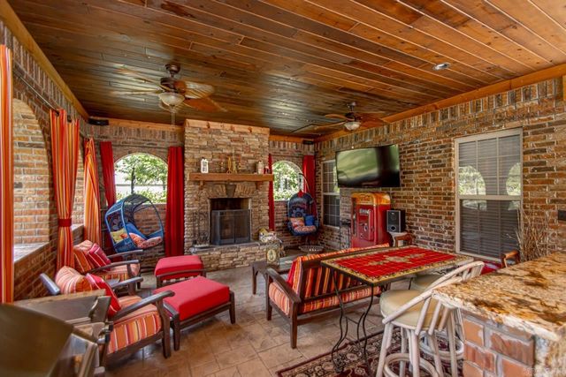 42 Oakwood Drive, Vilonia, AR 72173