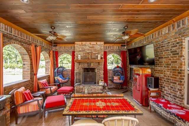 42 Oakwood Drive, Vilonia, AR 72173