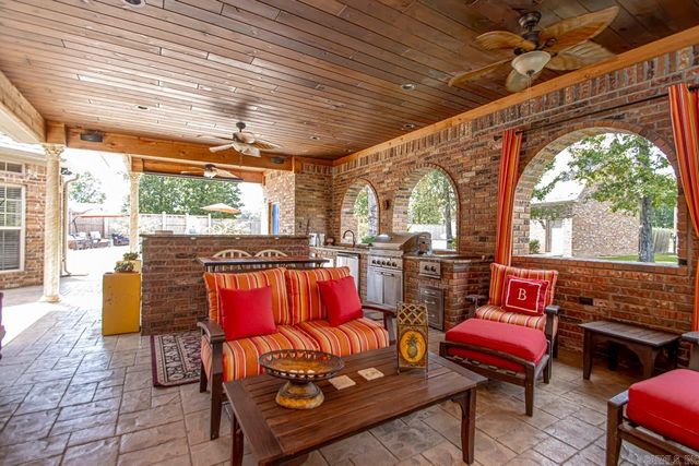 42 Oakwood Drive, Vilonia, AR 72173