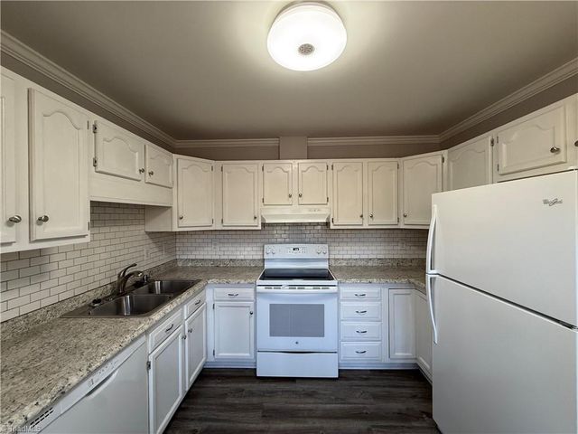 205 Guinevere Court, Winston-salem, NC 27104