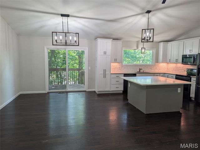 41 Oak Forest Drive, St Charles, MO 63303