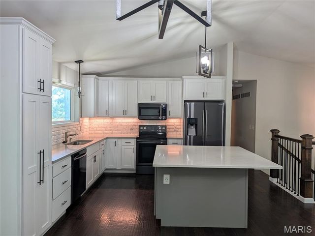 41 Oak Forest Drive, St Charles, MO 63303