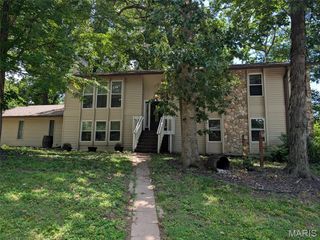 41 Oak Forest Drive, St Charles, MO 63303