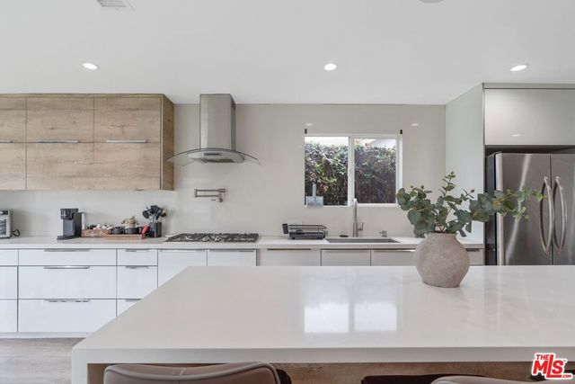 5656 Donna Avenue, Tarzana, CA 91356